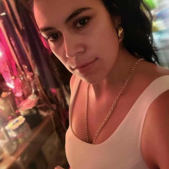 Poshmark - Picture 4 of 8